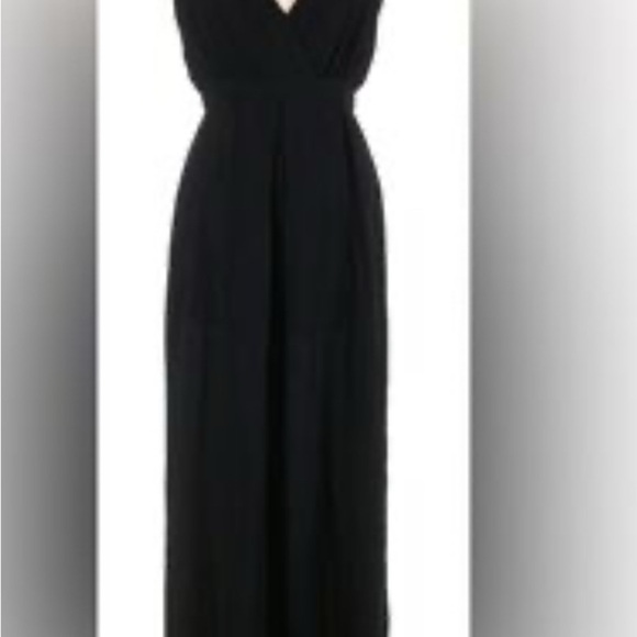 Elegant Black Pleated Maxi Dress - Picture 2 of 7